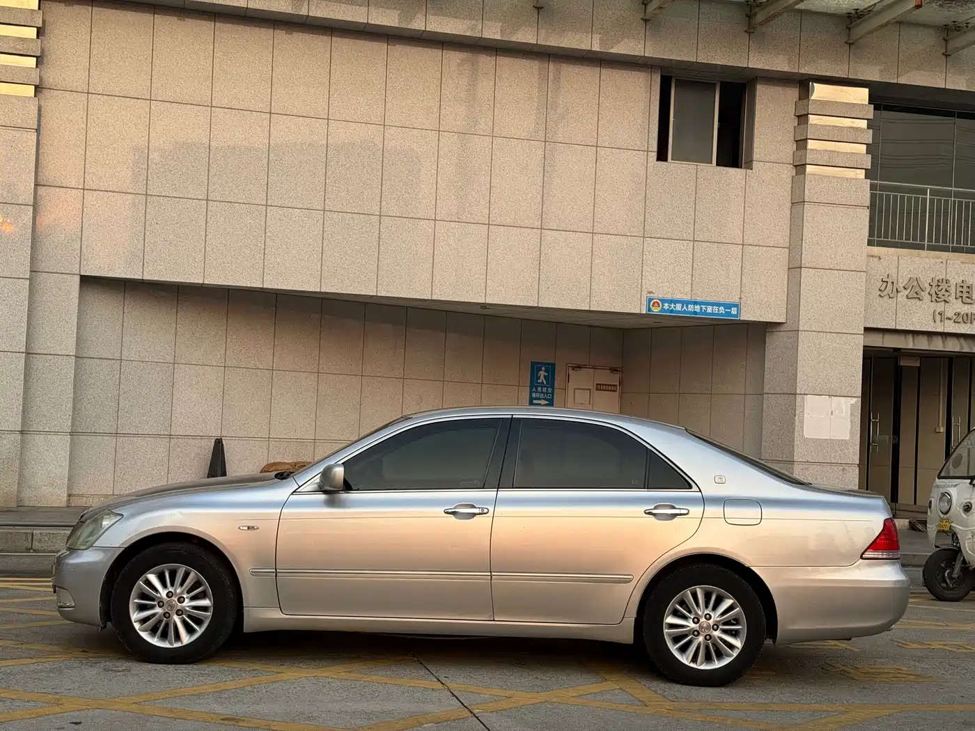 Toyota Crown 2005 Model 3.0L Royal Saloon фото 10
