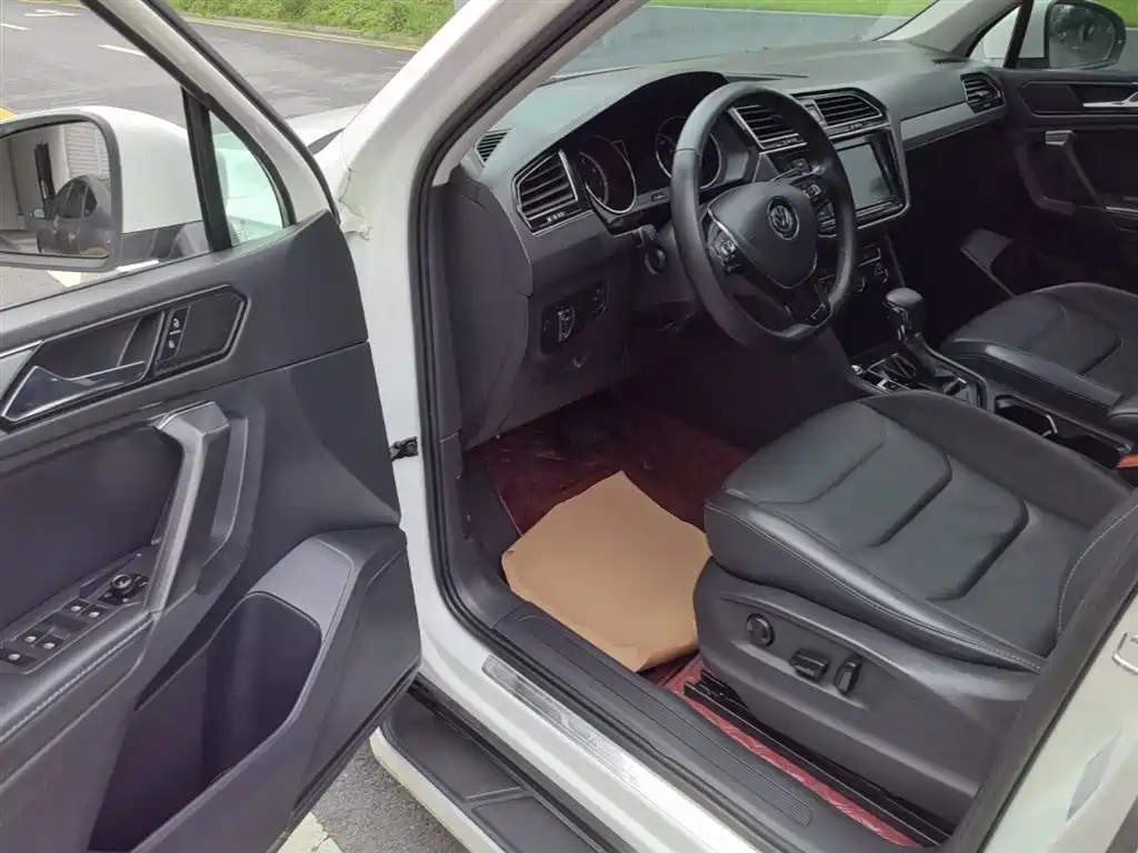 Volkswagen Tiguan L 2018 Facelift 330TSI Automatic 2WD Luxury Edition фото 16