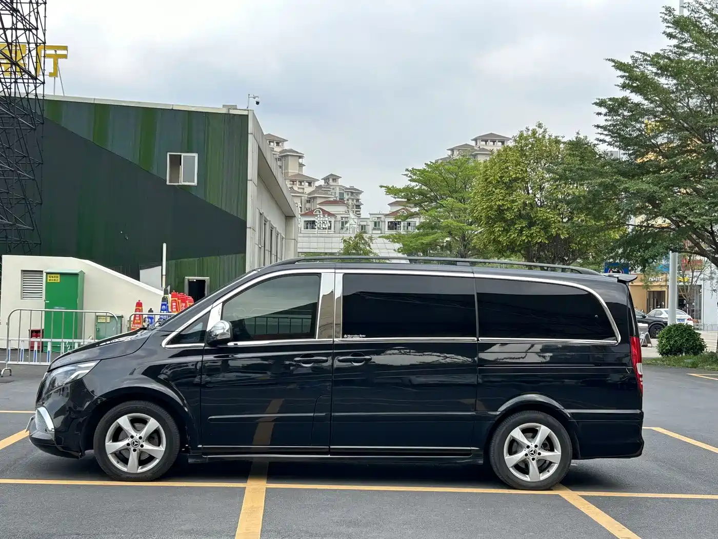 Mercedes-Benz Viano 2013 Model 3.0L Navigation Edition фото 4