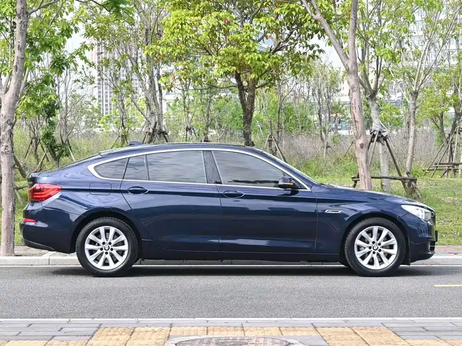 BMW 5 Series GT 2014 528i Leading фото 5