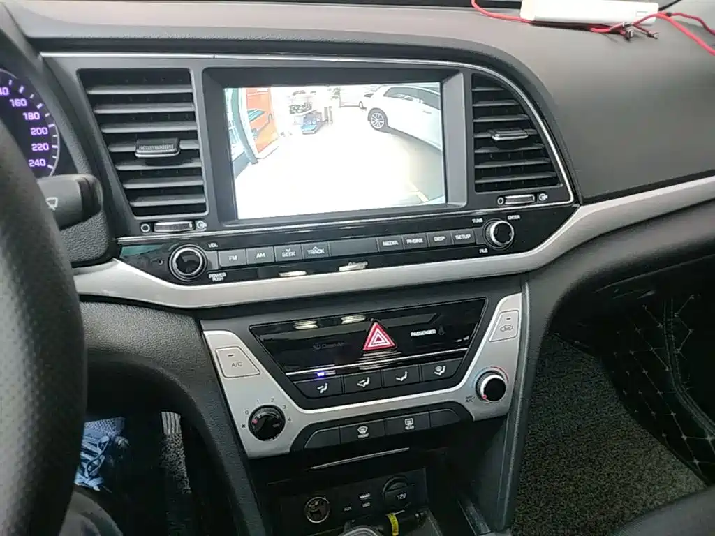 Hyundai Elantra 2016 1.6L Manual Smart & Vibrant Model фото 13