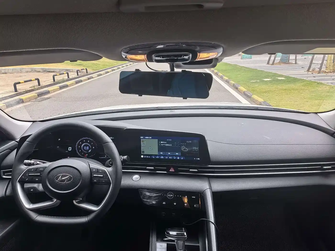Фото 4 - Hyundai Elantra