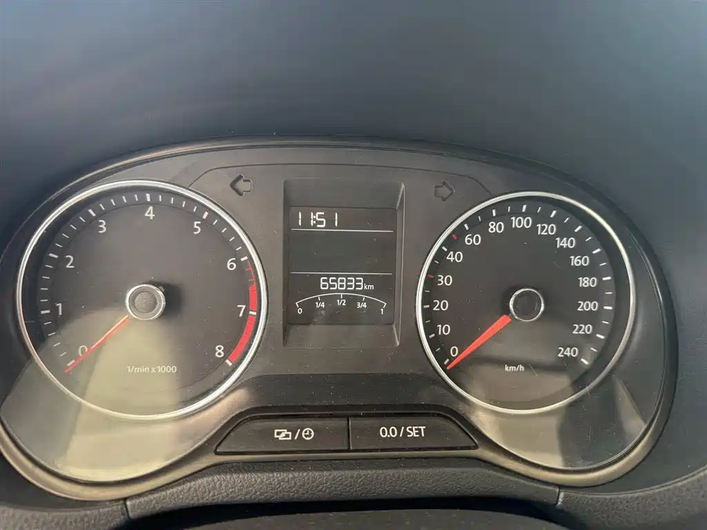 Volkswagen Polo 2014 1.6L Cross Polo Automatic фото 9