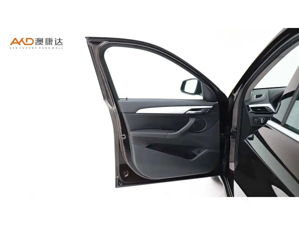 BMW X1 2019 sDrive20Li Leading Model фото 10