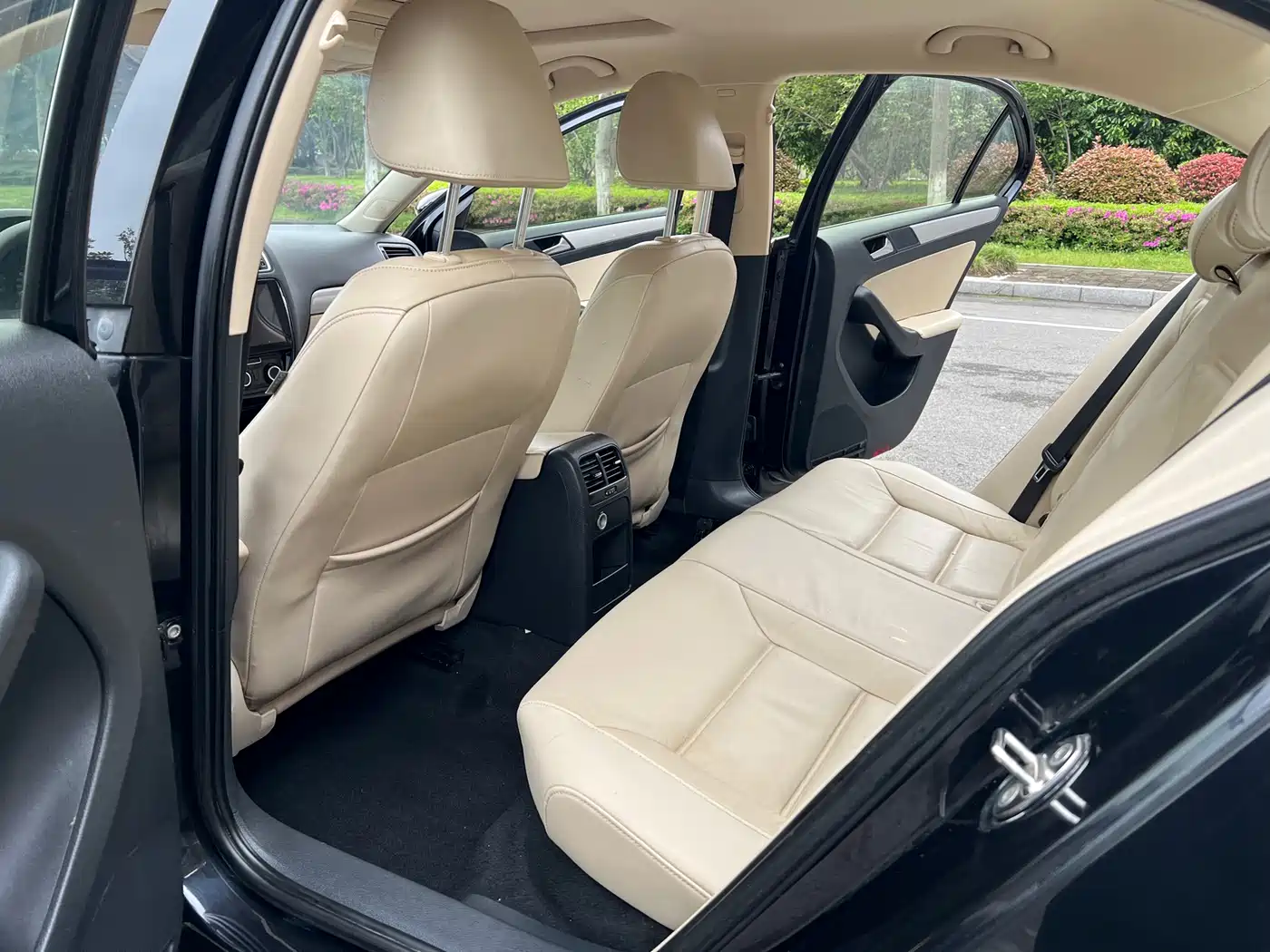 Volkswagen Sagitar 2012 Model 1.6L Manual Comfort фото 6