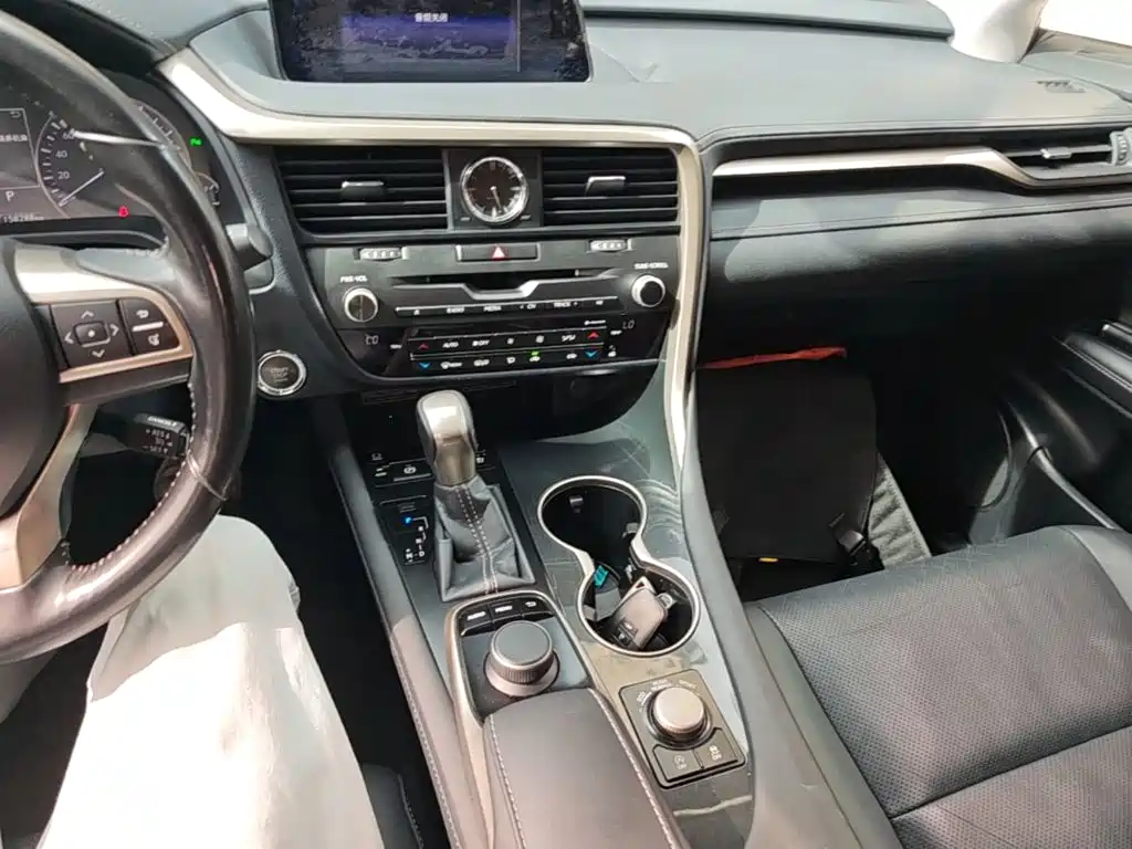 Фото 13 - Lexus RX