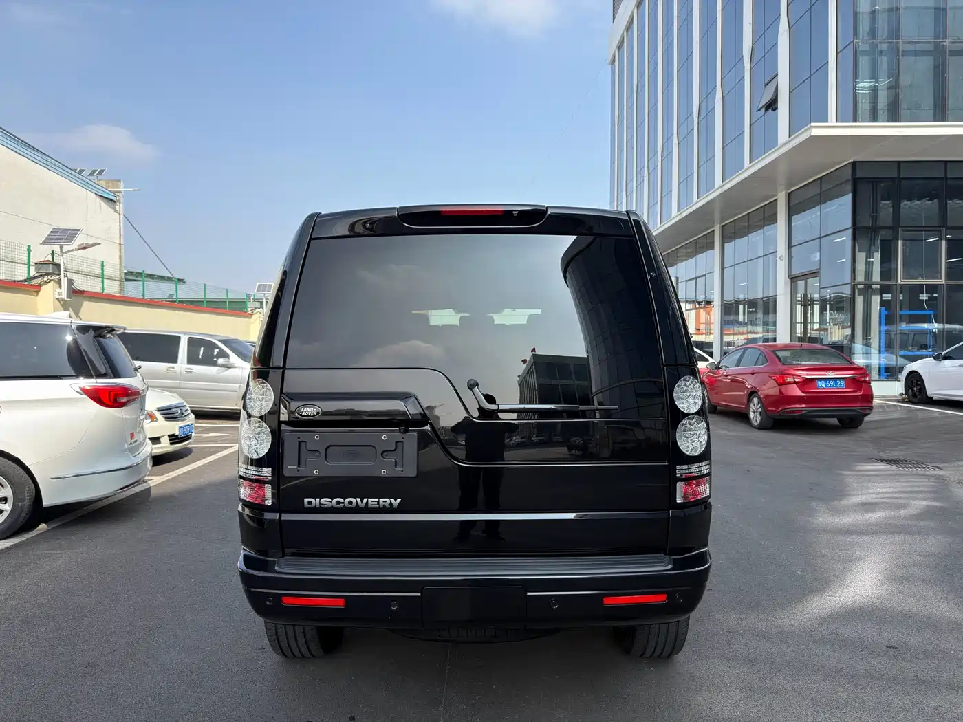 Land Rover Discovery 2015 3.0 SC V6 SE фото 17