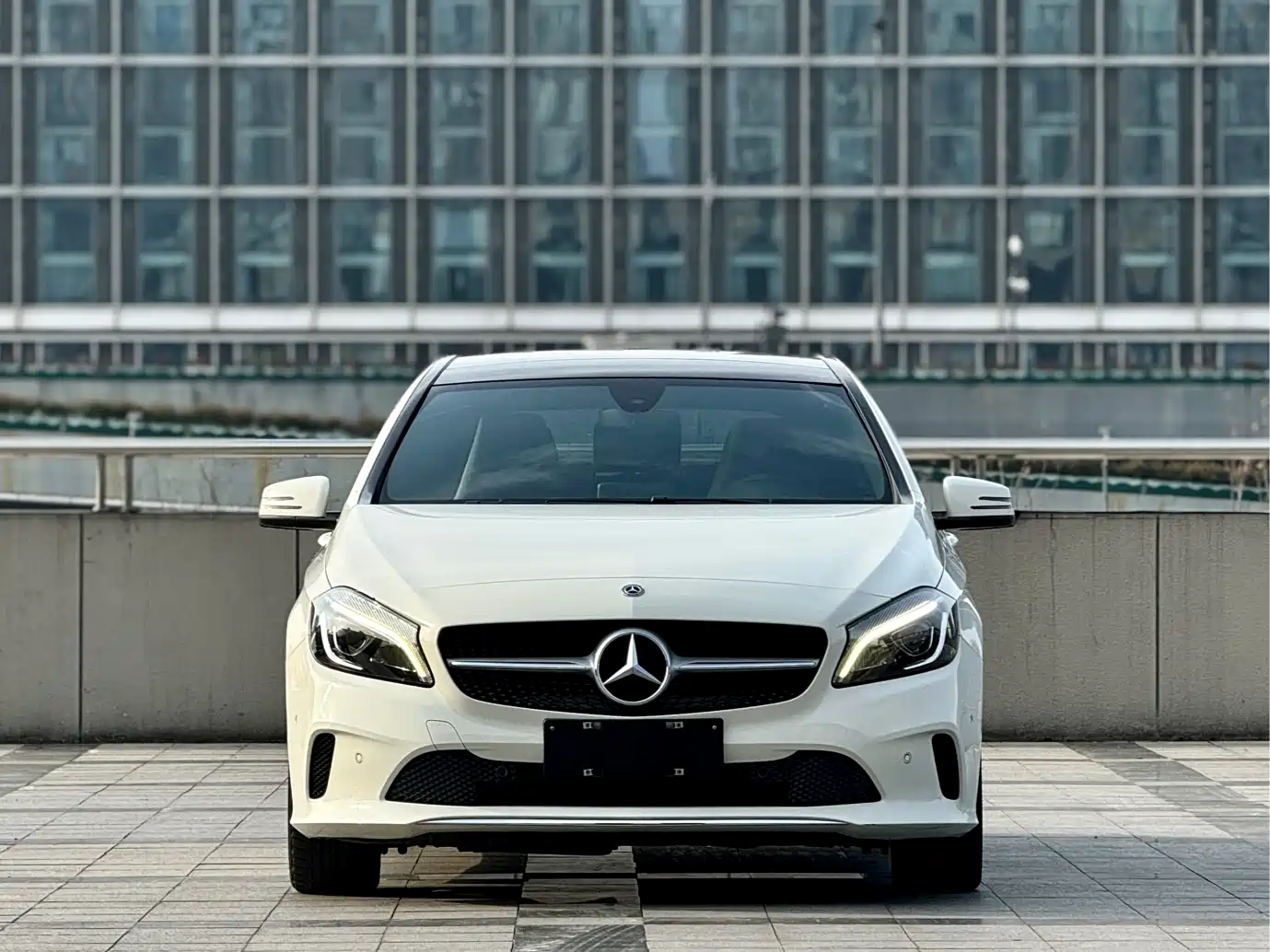 Mercedes-Benz A-Class (Import) 2017 A 200 Fashion Edition фото 2