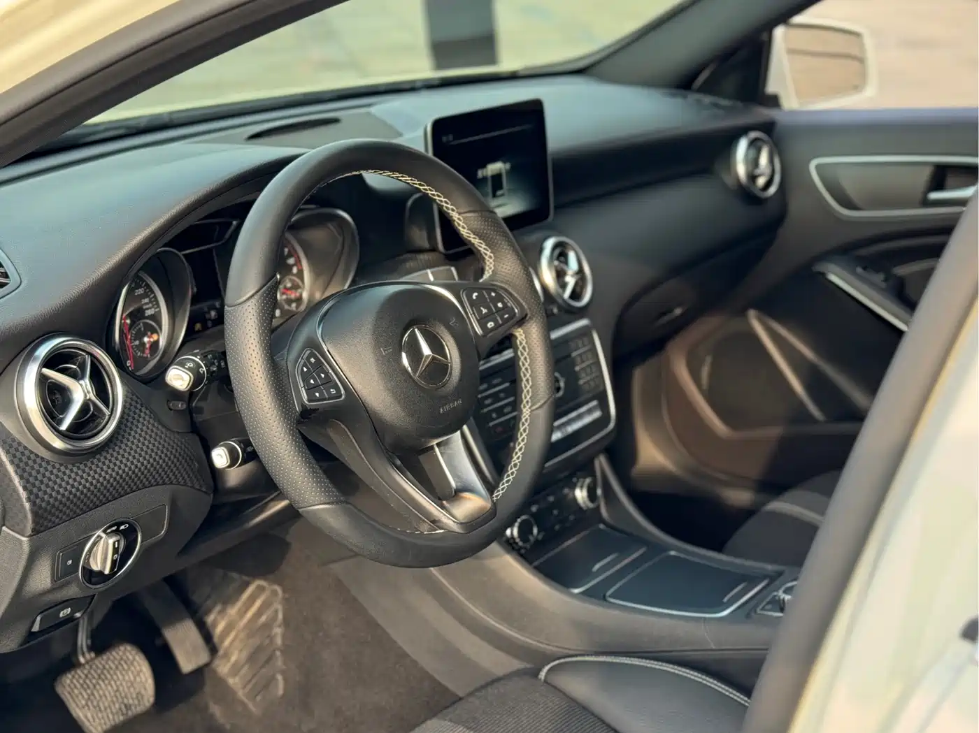 Mercedes-Benz A-Class (Import) 2017 A 200 Fashion Edition фото 6