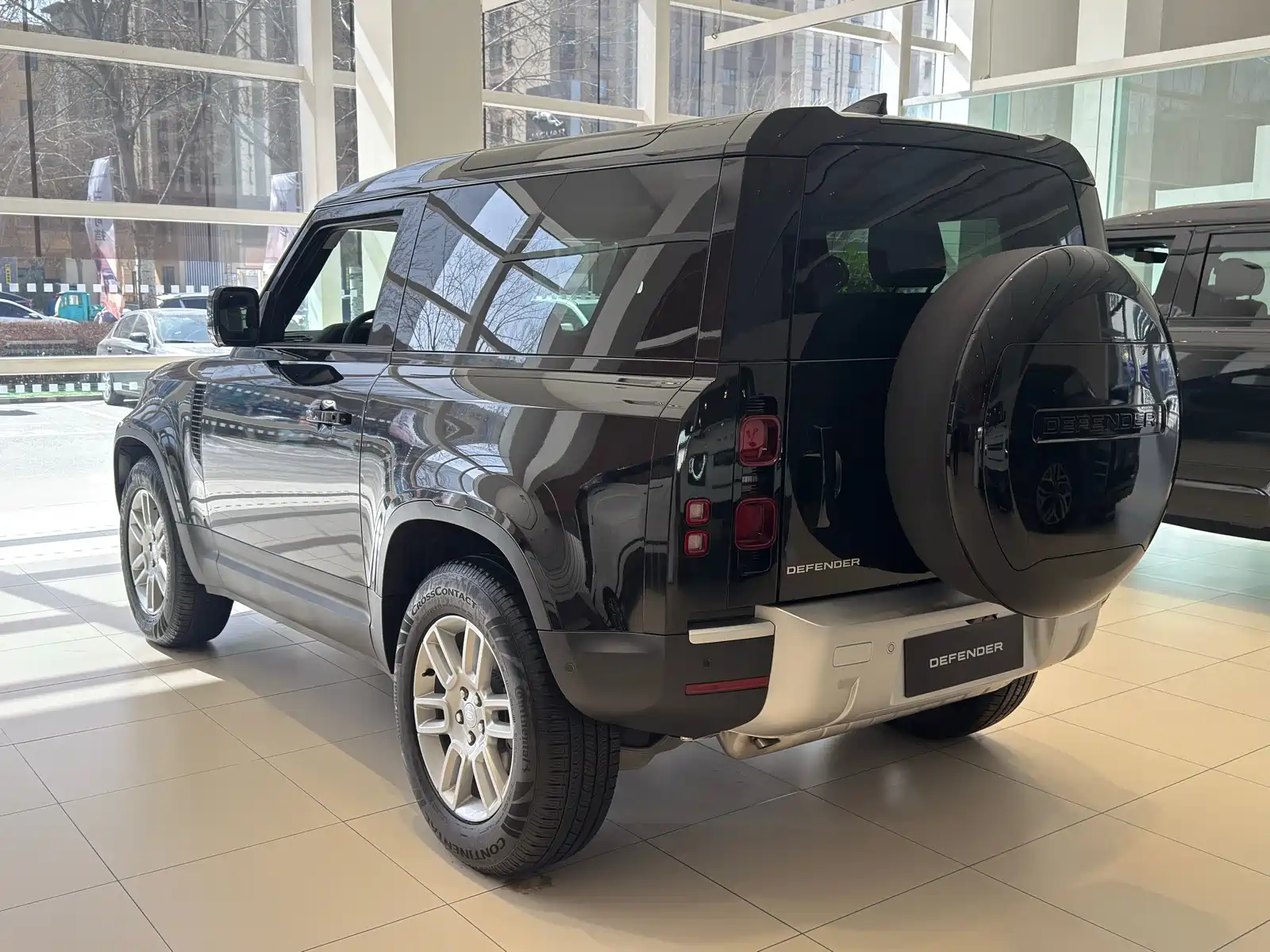 Photo 4 - Land Rover Defender