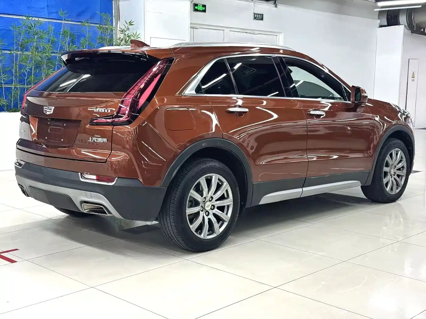 Cadillac XT4 2018 Model 28T 4WD Leading фото 4