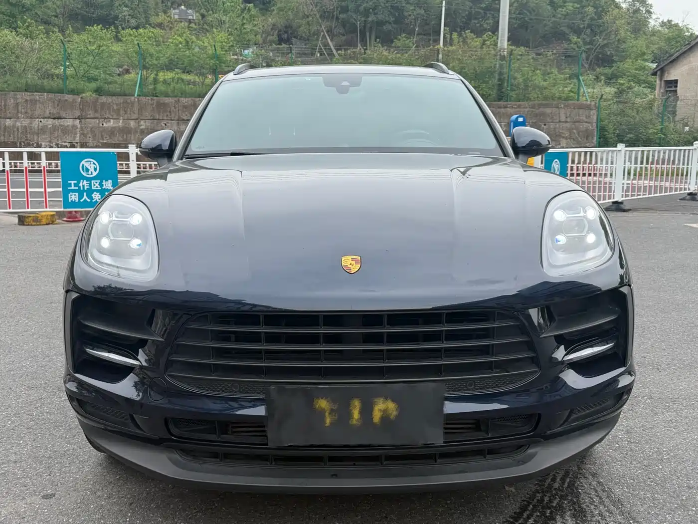 PORSCHE MACAN