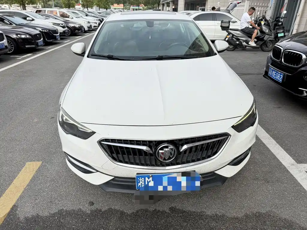 Photo 2 - Buick Regal
