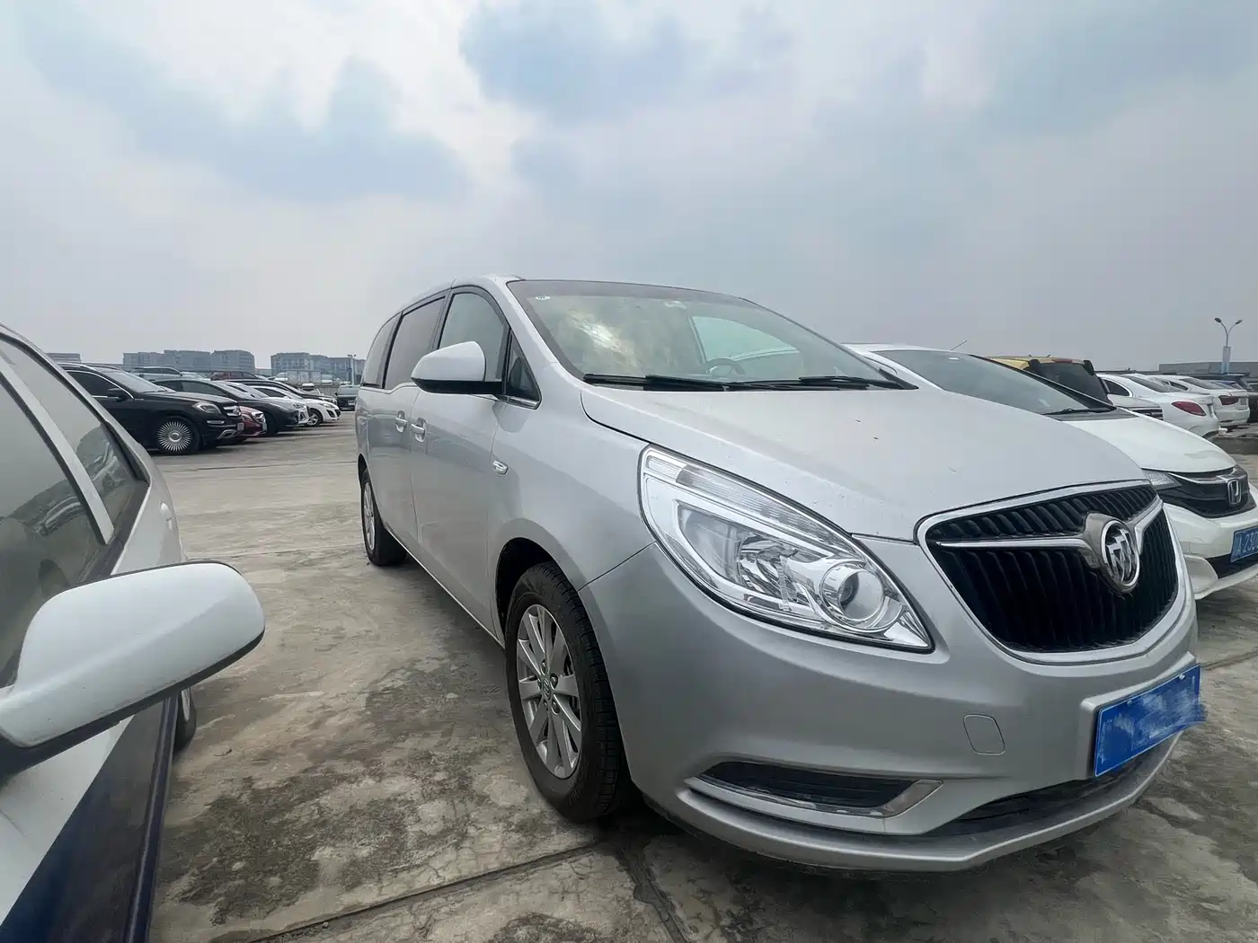 Buick GL8 2018 28T Comfort China VI фото 3