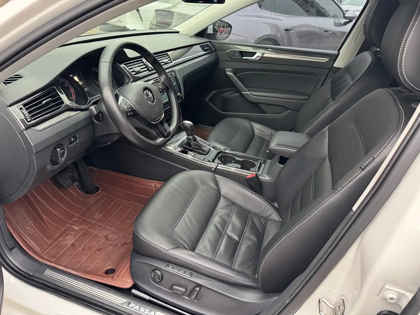 Volkswagen Passat 2016 330TSI DSG Executive Edition фото 7
