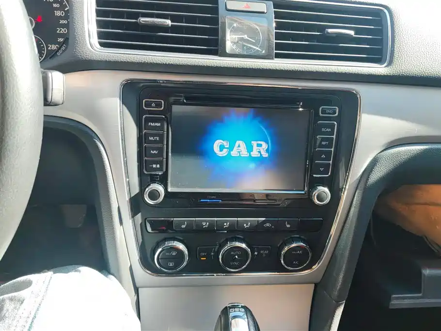 Volkswagen Passat 2014 1.8TSI DSG Executive Edition фото 13