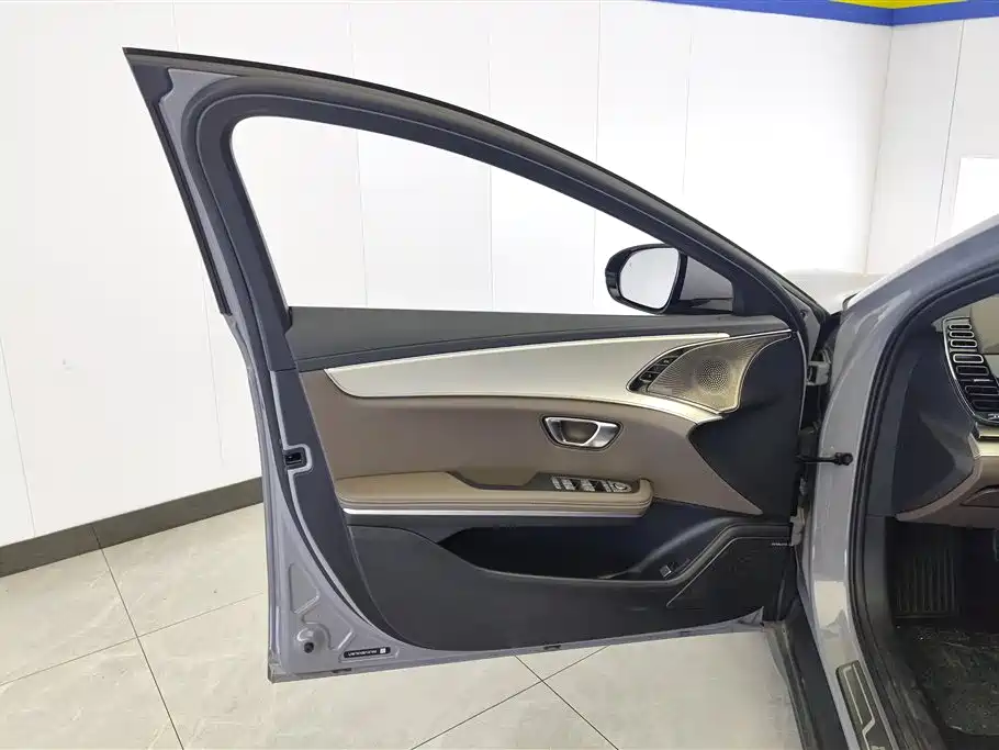 BYD Han 2025 DM-i 125KM Premium фото 7