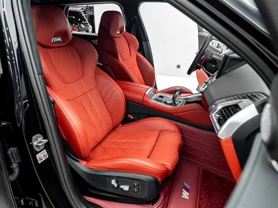 BMW XM 2023 50e фото 25
