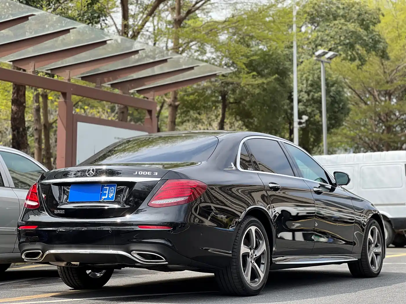 Mercedes-Benz E-Class 2019 E 300 L Sport Fashion фото 3