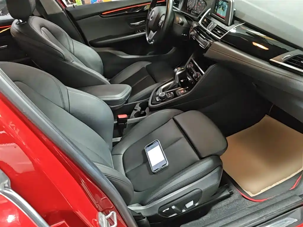 BMW 2 Series Touring 2018 218i M Sport Package фото 25