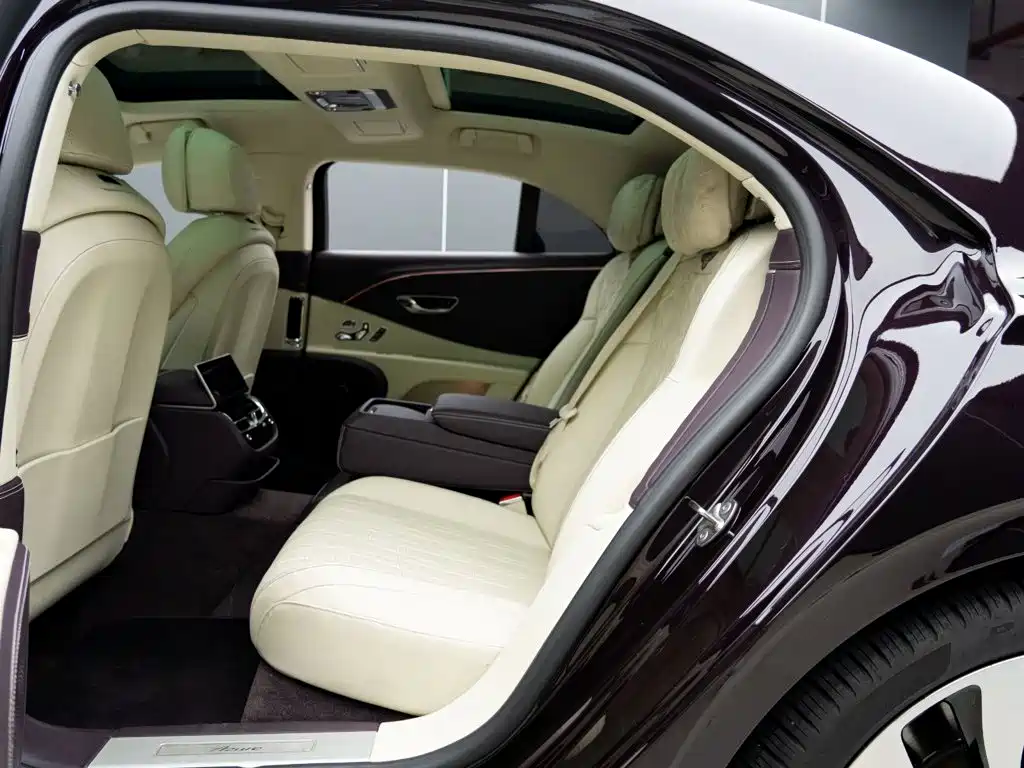 Фото 12 - Bentley Flying Spur
