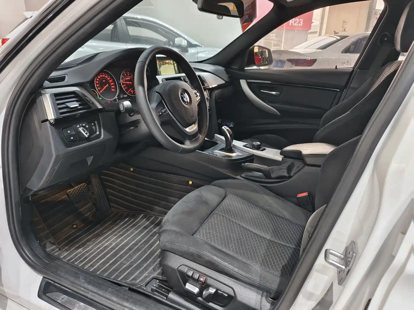 BMW 3 Series 2017 320i M Sport фото 10
