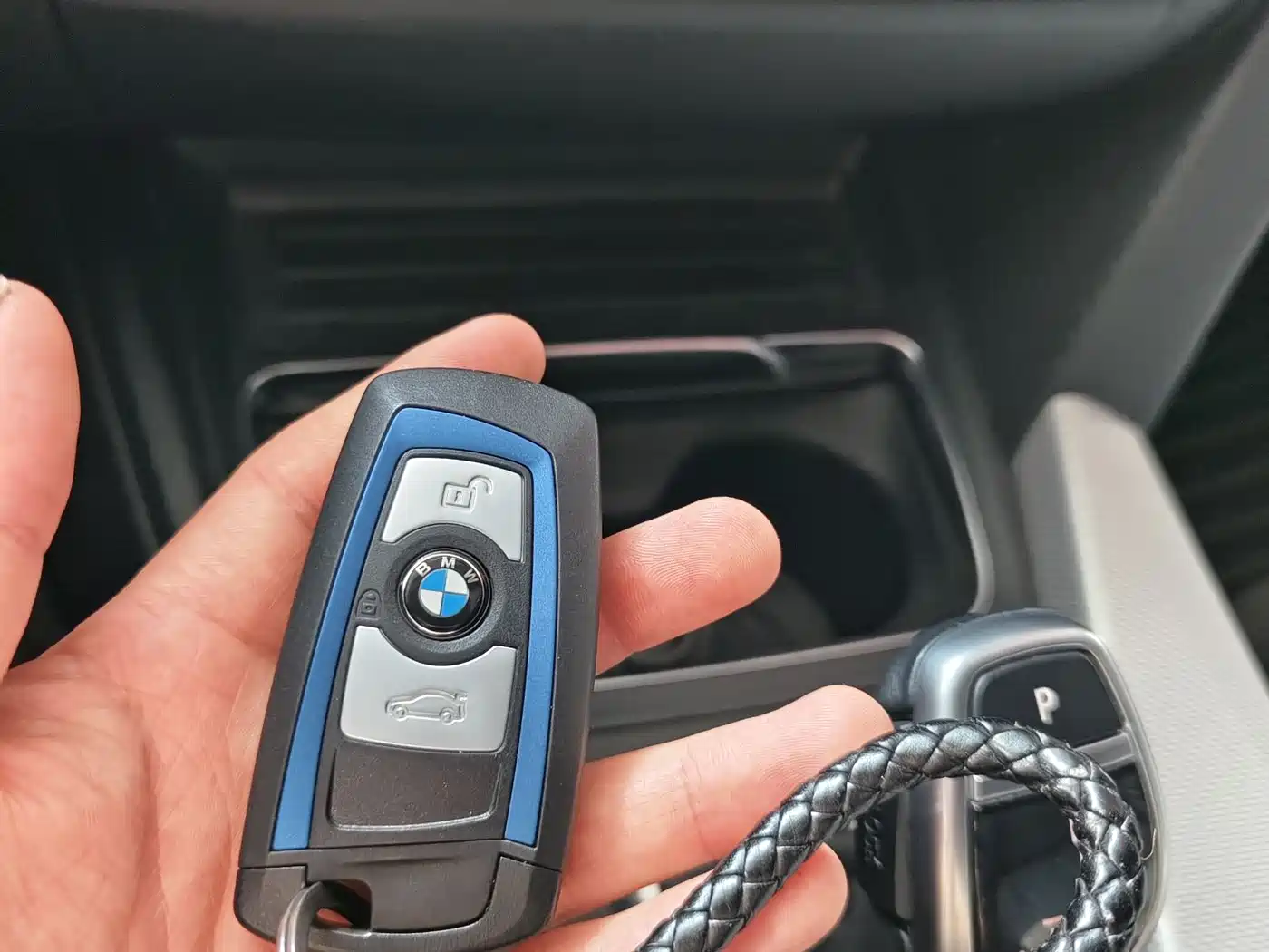 BMW 3 Series 2017 320i M Sport фото 22