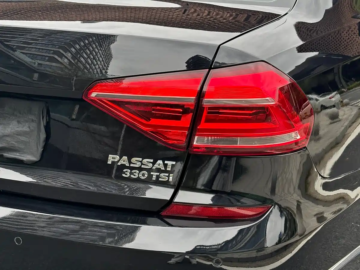 Volkswagen Passat 2016 330TSI DSG Honor Edition фото 19