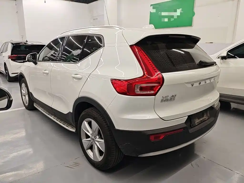 Фото 5 - Volvo XC40