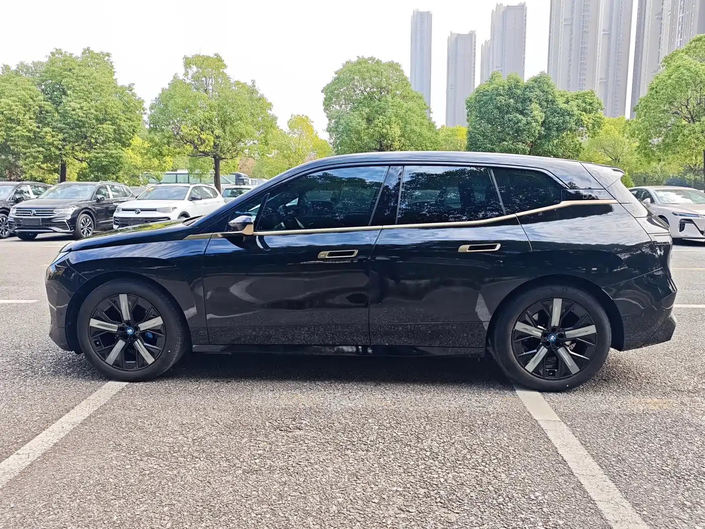 BMW iX 2022 xDrive40 фото 5
