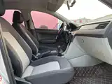 Фото 4 - Škoda Rapid