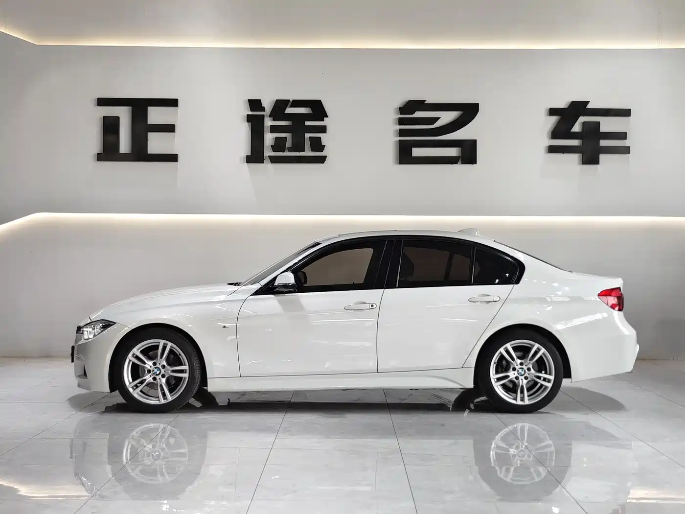 BMW 3 Series 2017 320i M Sport фото 4