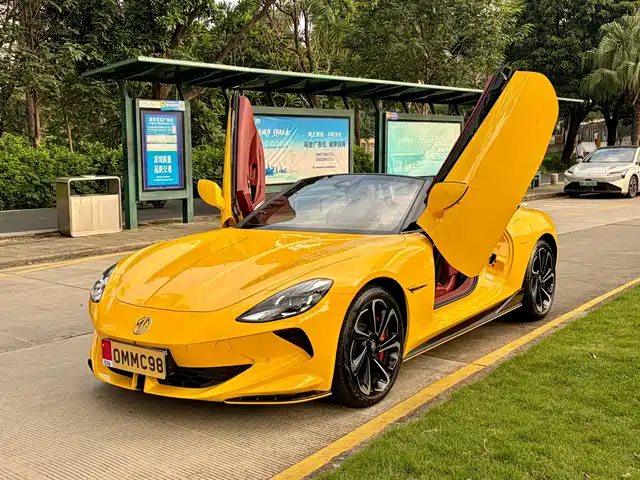MG Cyberster 520km, Легенда, полный привод