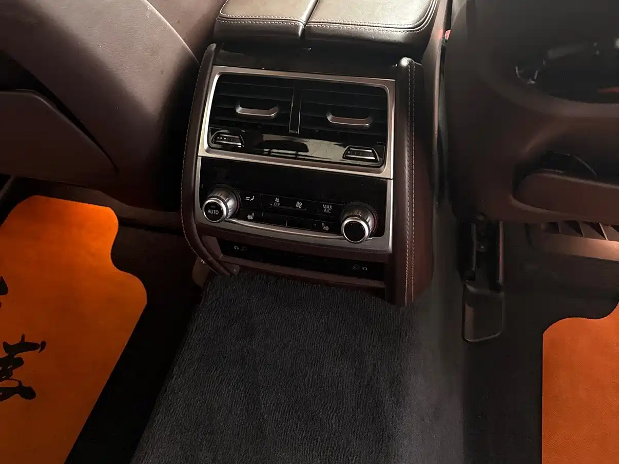 Фото 6 - BMW 7 Series