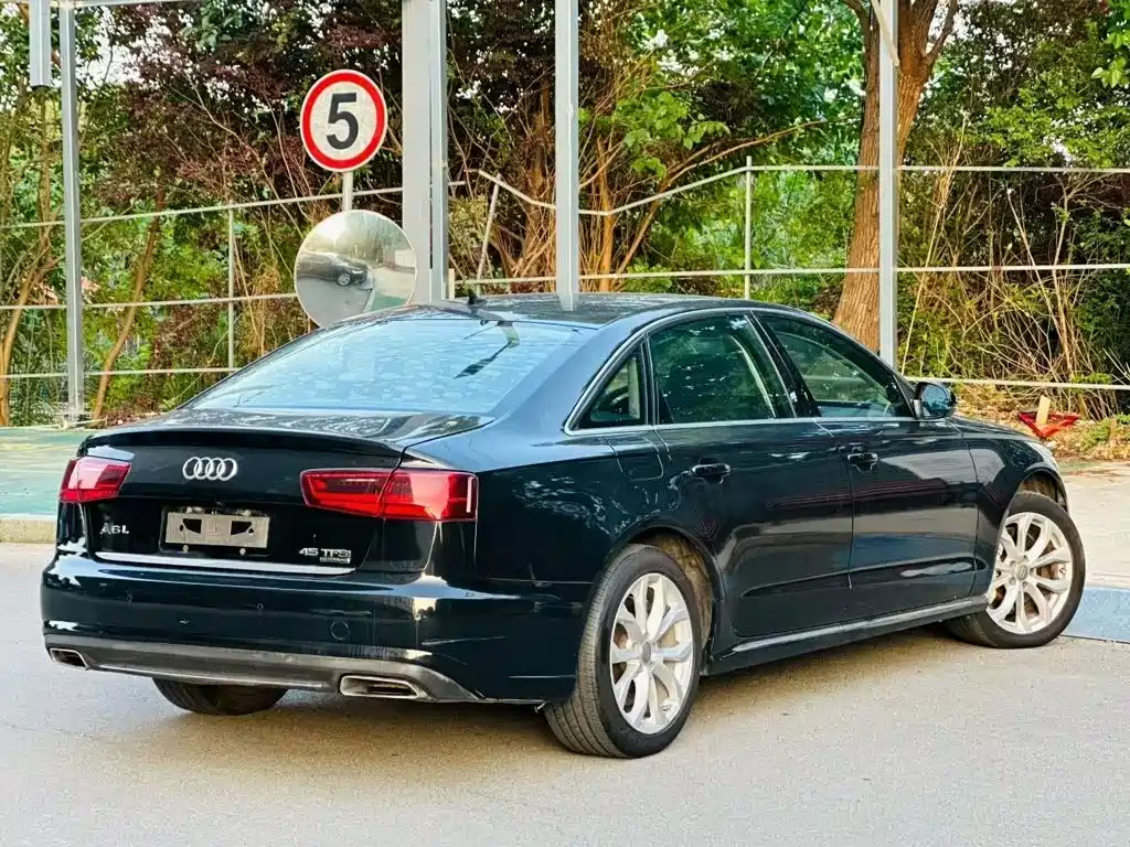 Фото 9 - Audi A6L