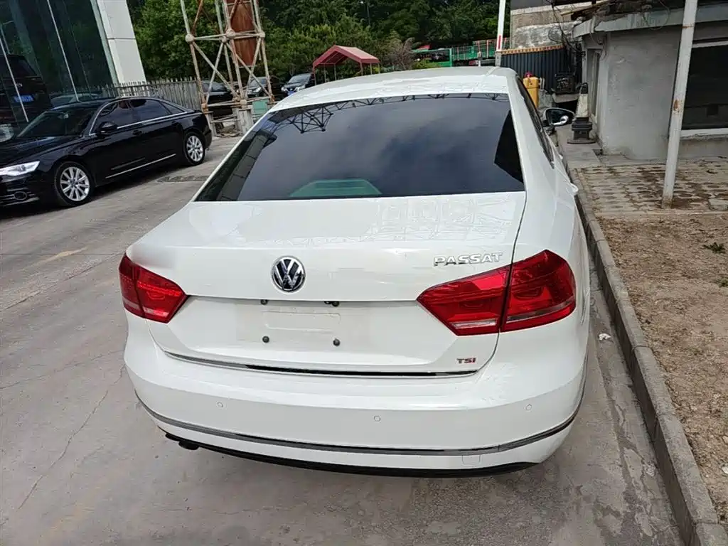 Volkswagen Passat 2014 1.8TSI DSG Executive Edition фото 6