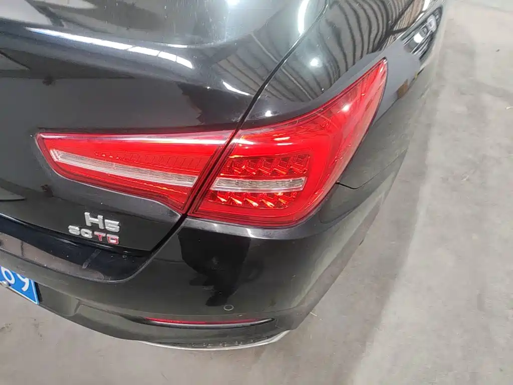 Hongqi H5 2018 2018 30TD Smart Connected Royal Edition