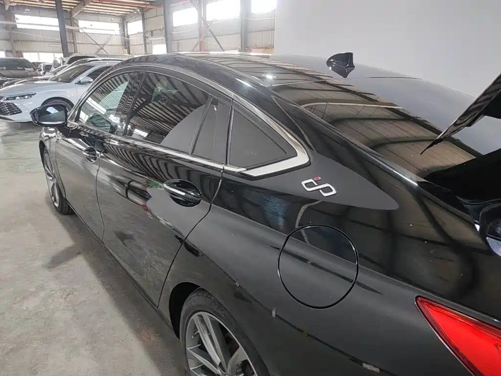 Hongqi H5 2018 2018 30TD Smart Connected Royal Edition