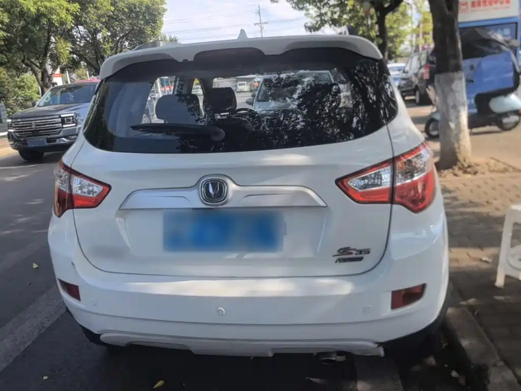 Фото 6 - Changan CS35