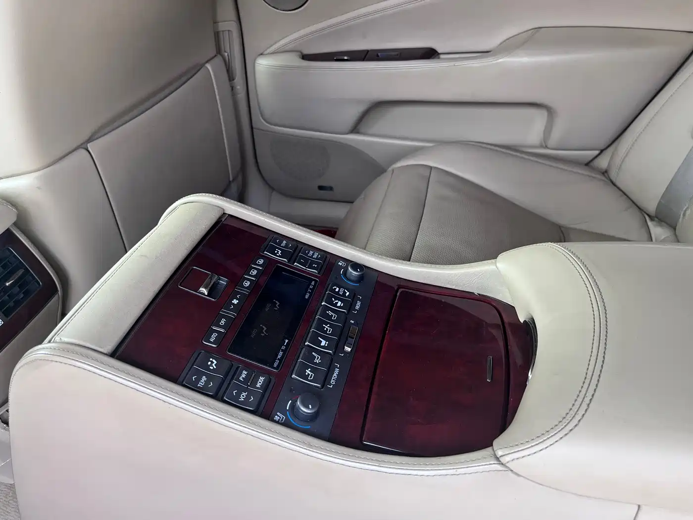 Lexus LS 2007 600hL Premium Edition фото 7