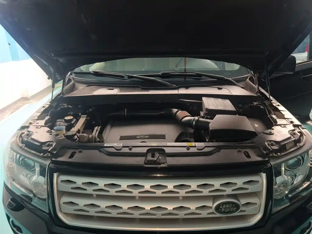 Land Rover Freelander 2 2015 2.2T SD4 XS Collector's Edition фото 11