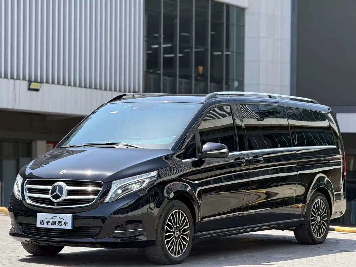 Mercedes-Benz V-Class 2018 V 260 L Premium Long Wheelbase Edition China VI