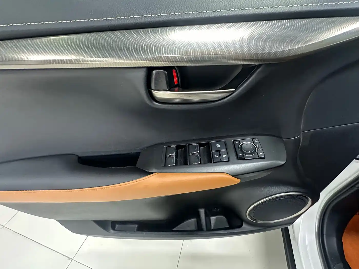 Фото 17 - Lexus NX