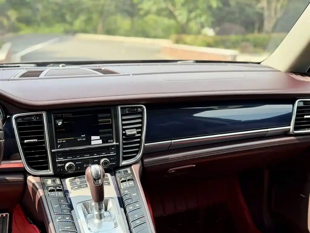 Porsche Panamera 2014 Panamera 4 Executive 3.0T фото 3