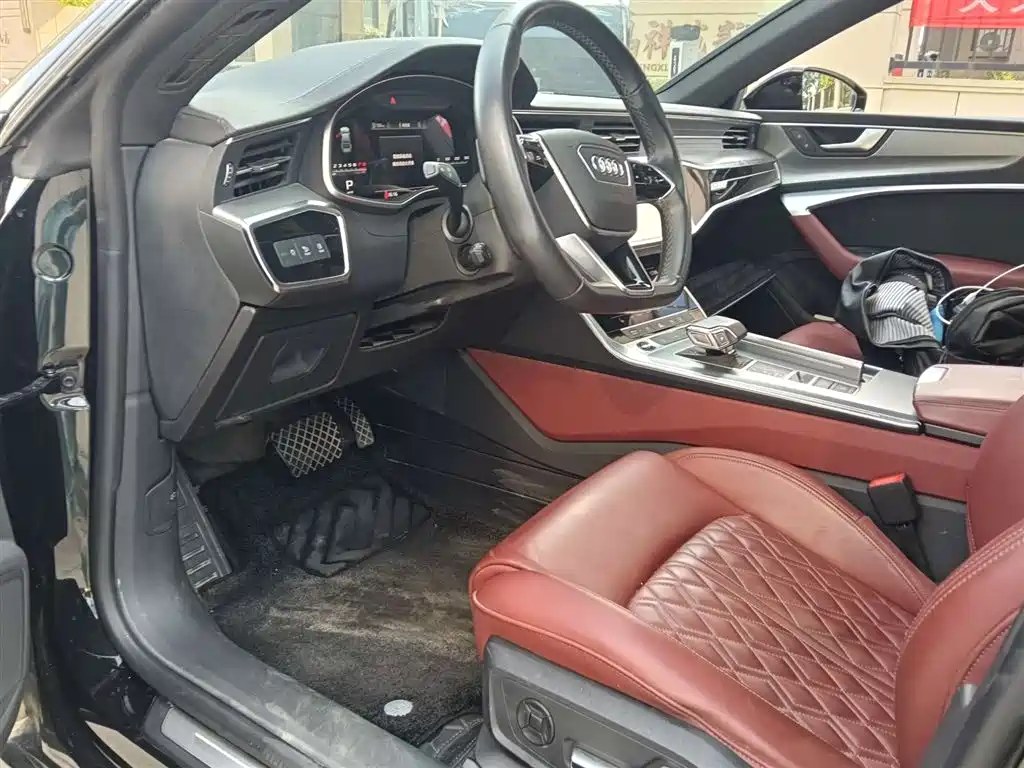 Audi A7L 2024 45 TFSI quattro Black Warrior Edition фото 6