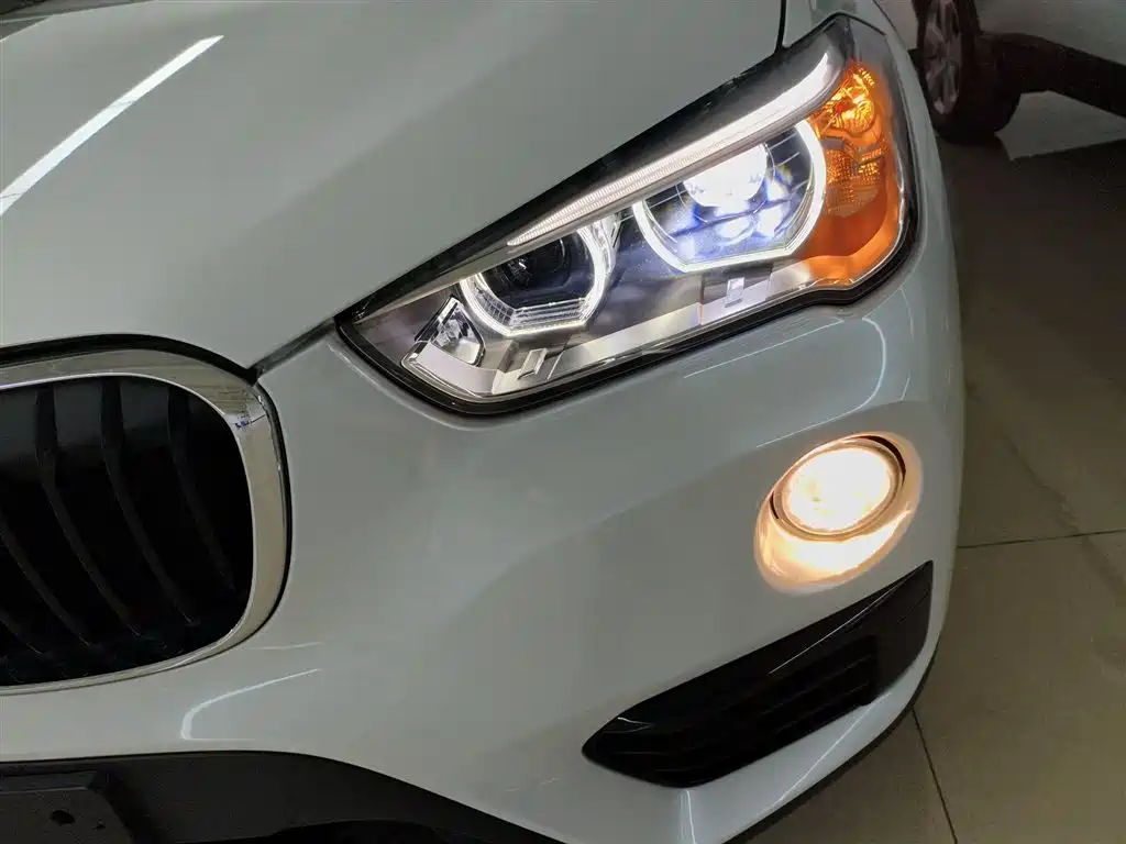 BMW X1 2018 sDrive18Li Premium Model фото 18