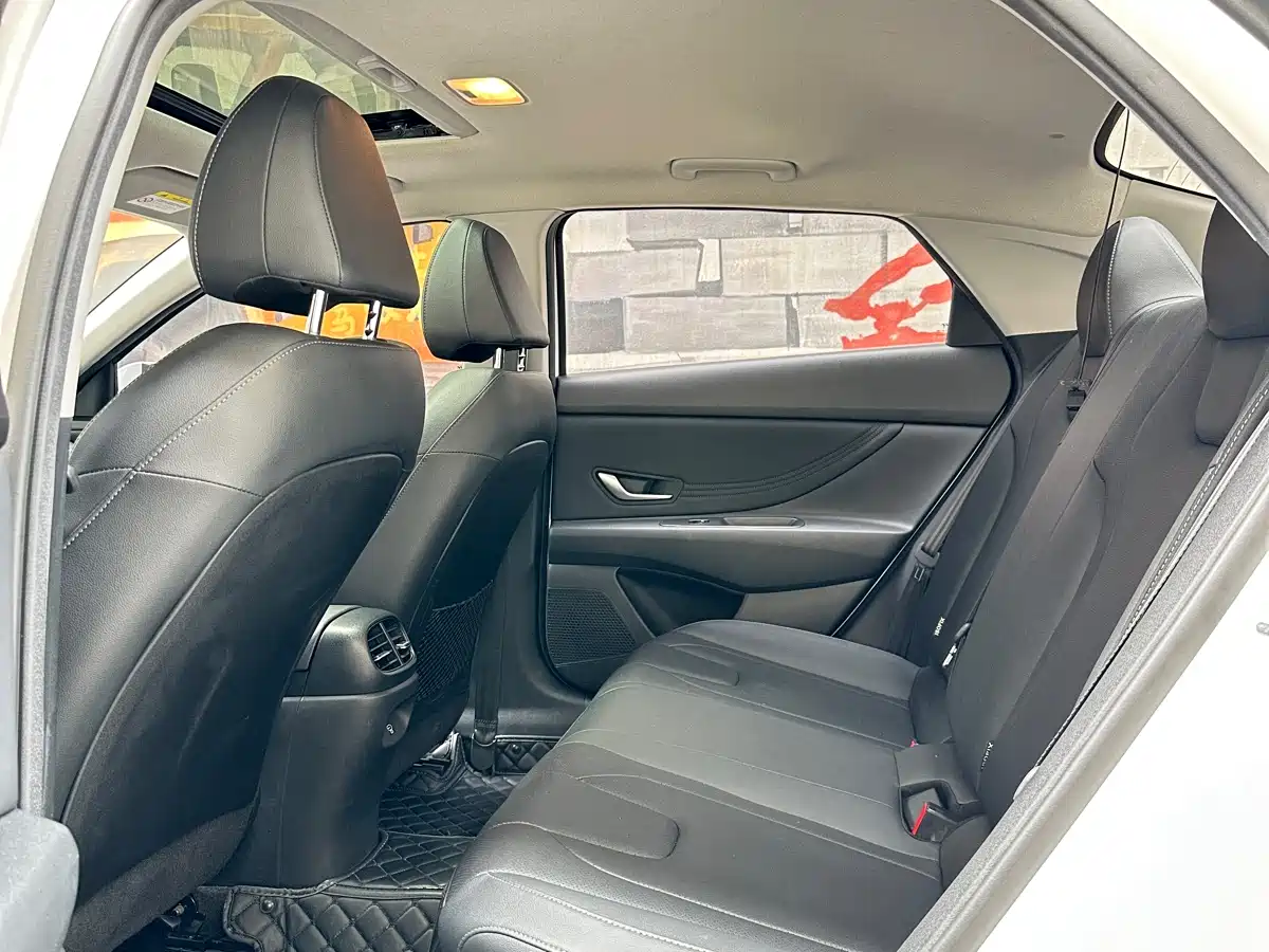 Hyundai Elantra 2023 Model 1.5L CVT LUX Premium Edition фото 5