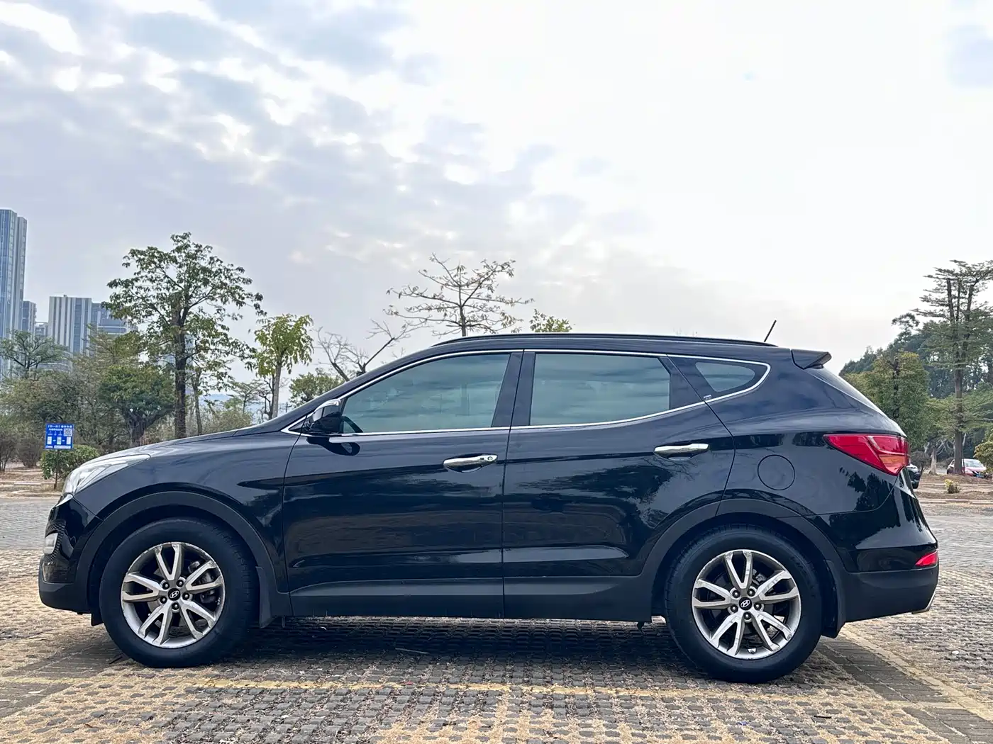 Hyundai Santa Fe 2013 Facelift 2.4L Automatic 4WD Premium фото 23