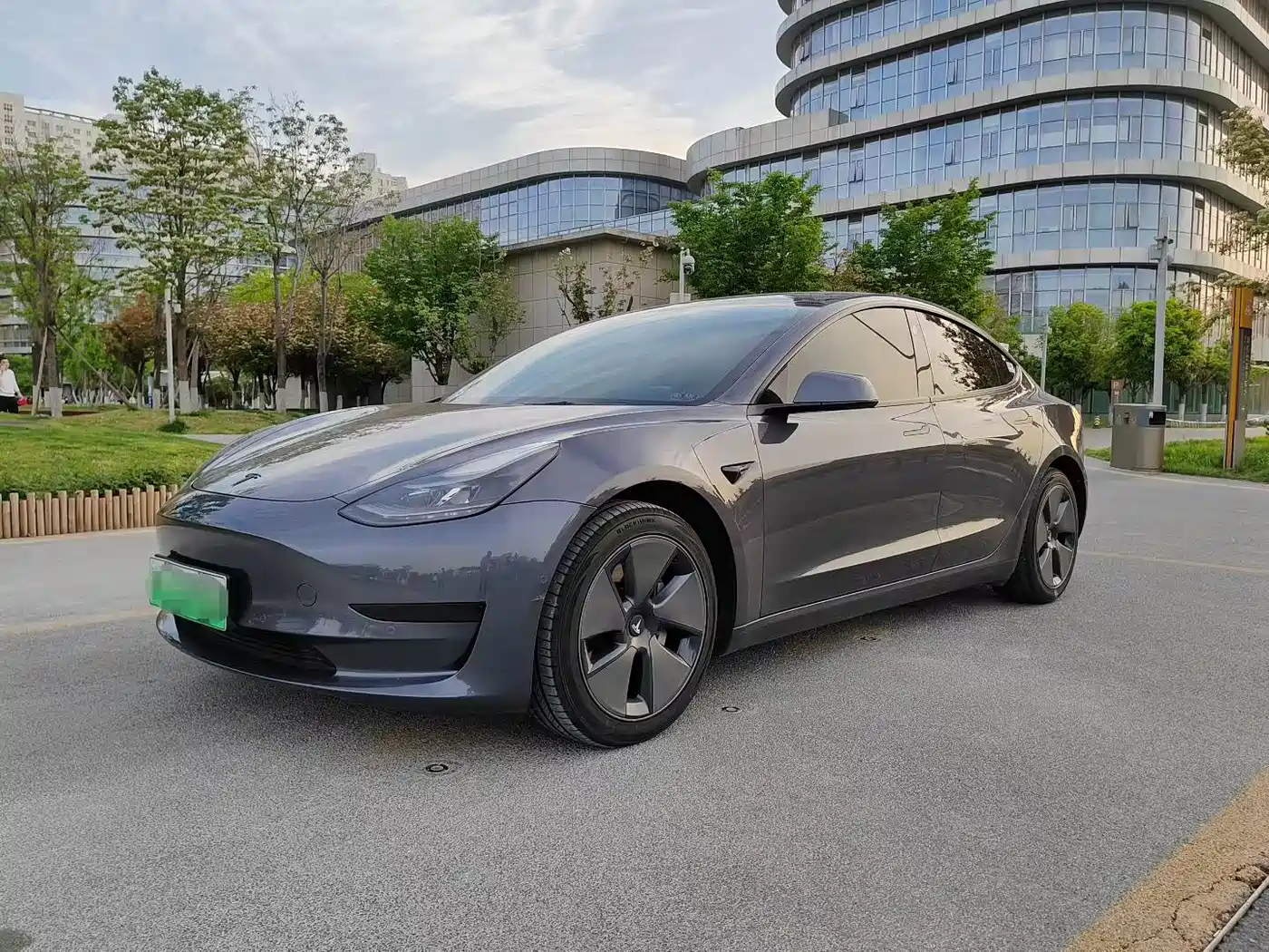 TESLA MODEL 3