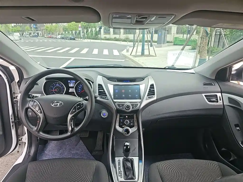 Hyundai Langdong 2016 1.6L Automatic Premium Edition фото 10